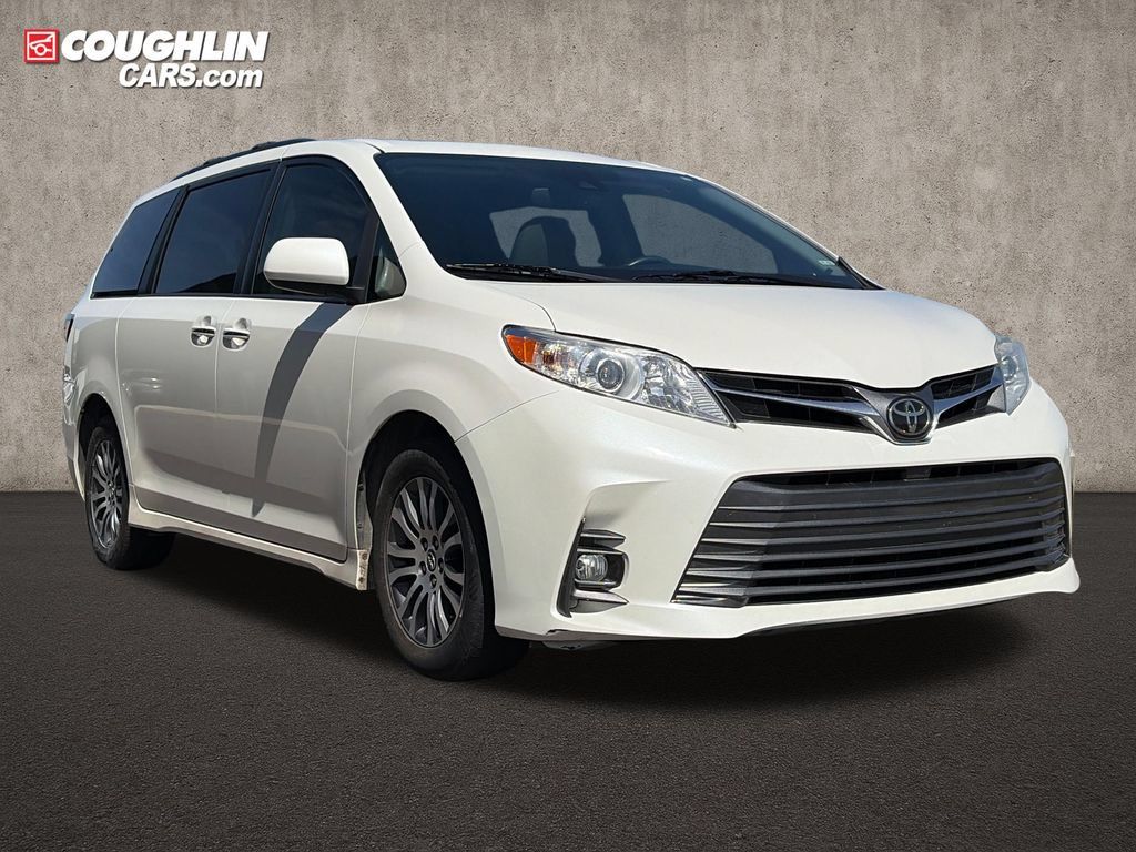 Used 2018 Toyota Sienna XLE Premium w/ Carpet Mat Package FWD 360° Tour