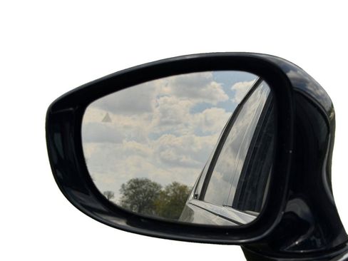 Used 2024 Chrysler Pacifica Touring-L FWD image 21