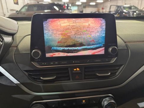 Used 2021 Nissan Altima 2.0 SR FWD image 9