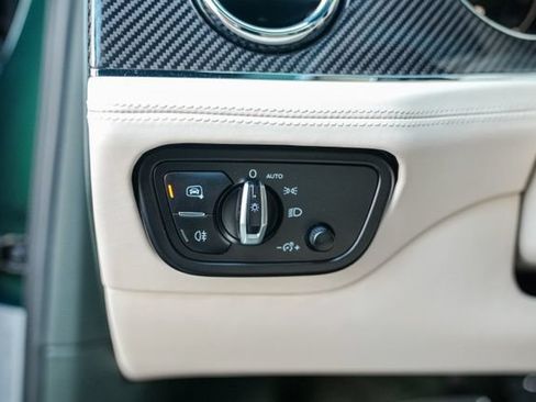 Used 2022 Bentley Bentayga AWD/4WD image 36