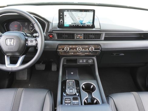 Used 2025 Honda Pilot Touring image 29