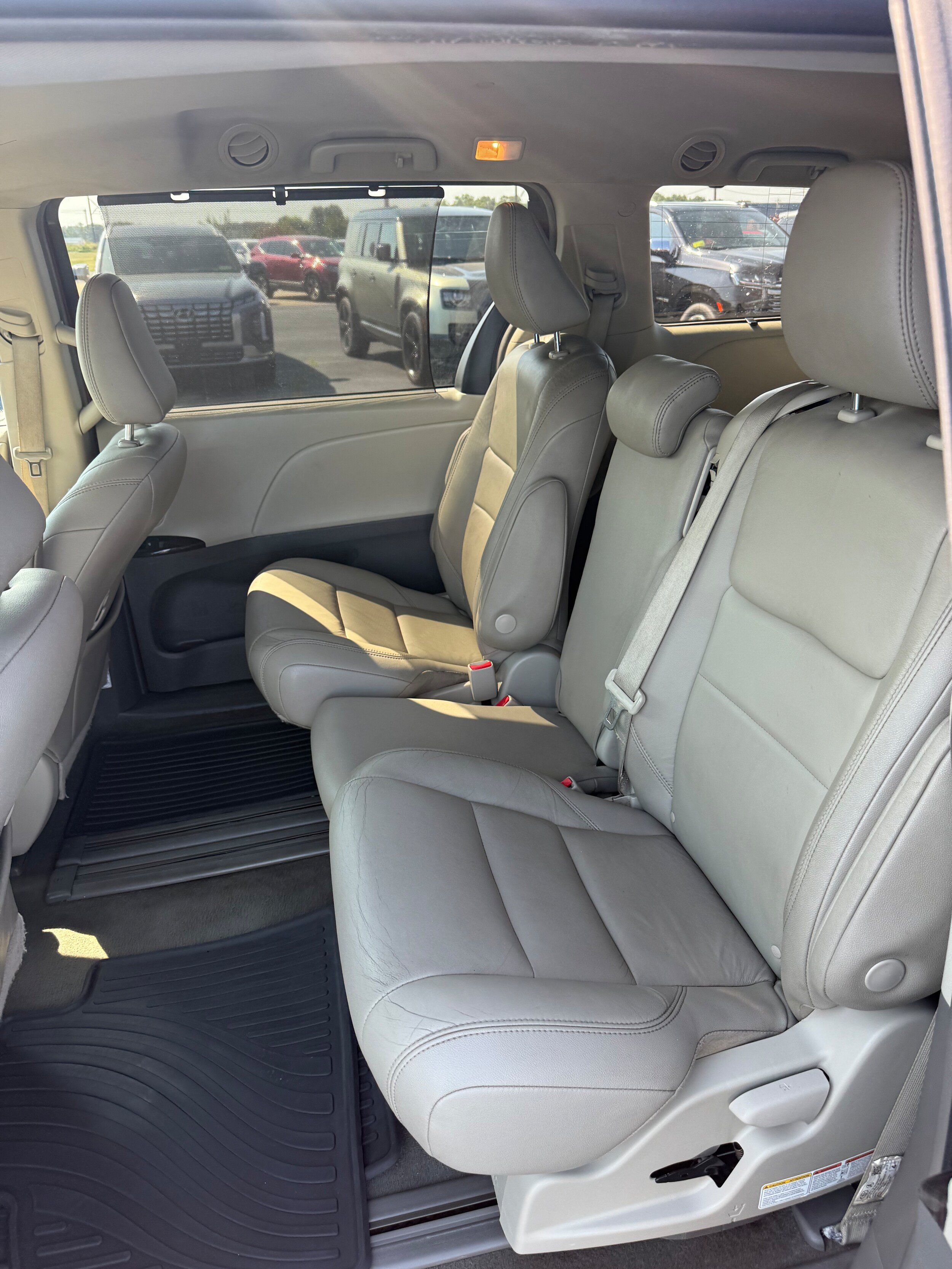 Used 2019 Toyota Sienna XLE FWD image 12