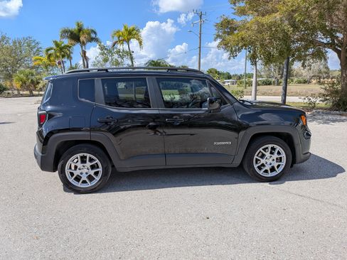 Used 2020 Jeep Renegade Latitude image 3