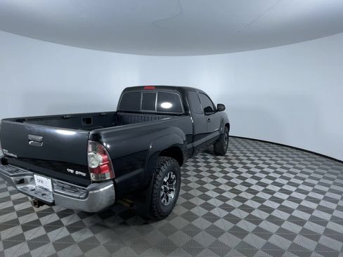 Used 2012 Toyota Tacoma 4x4 Access Cab V6 w/ SR5 Pkg image 8