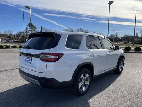 Used 2025 Honda Pilot EX-L image 3