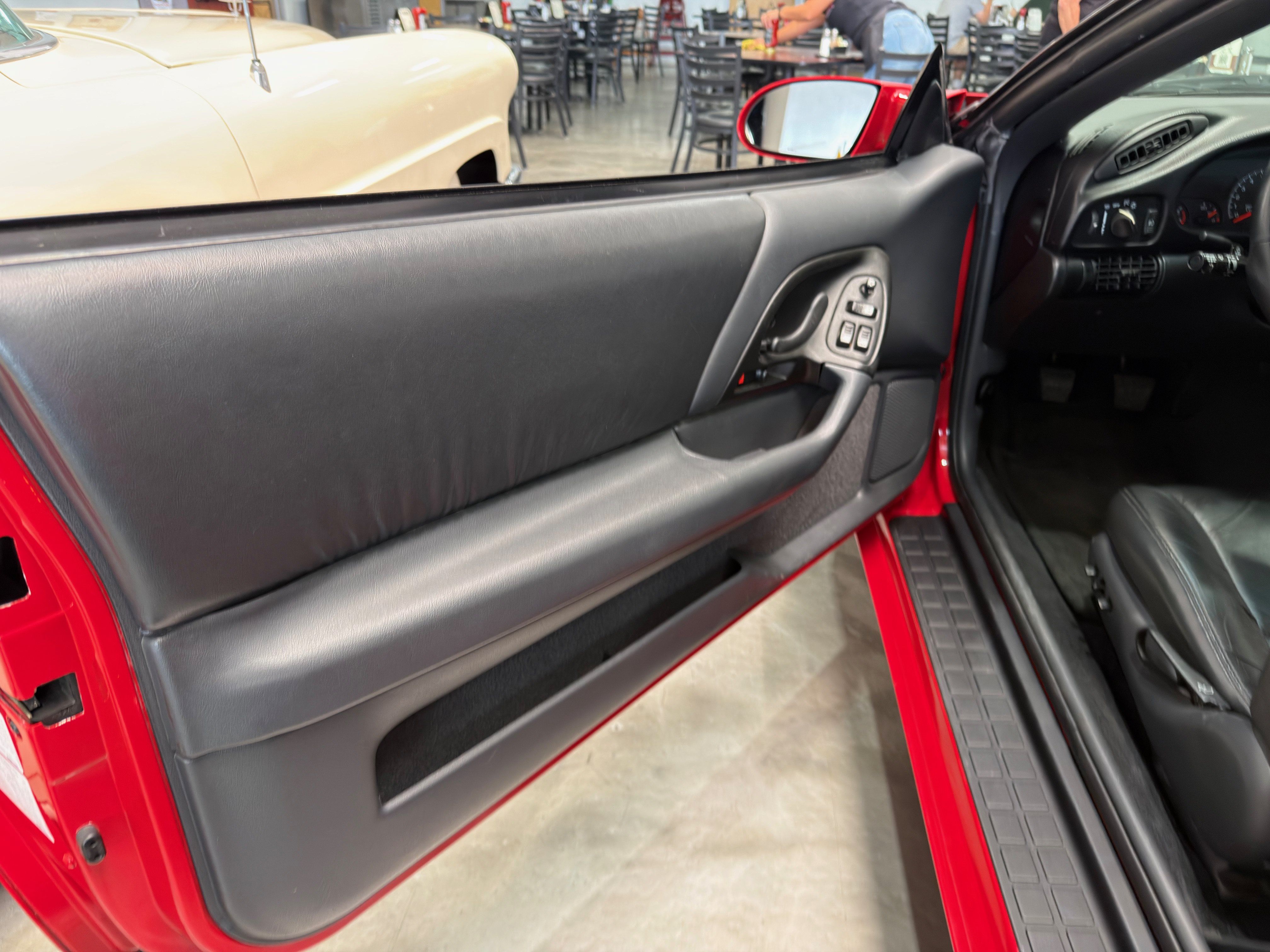 Used 1995 Chevrolet Camaro Z28 RWD image 16