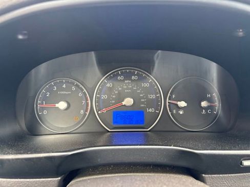 Used 2011 Hyundai Santa Fe Limited FWD image 11