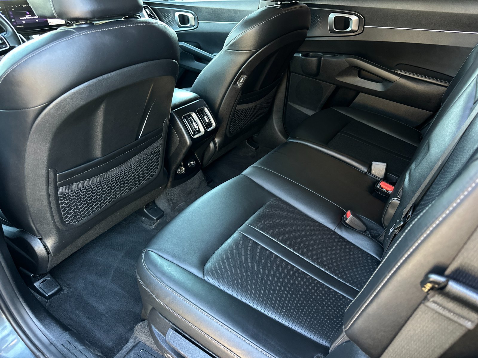 Used 2022 Kia Sorento S w/ Panoramic Sunroof Package FWD image 11