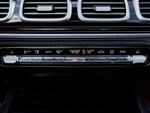 Used 2024 Mercedes-Benz Maybach GLS 600 4MATIC image 84