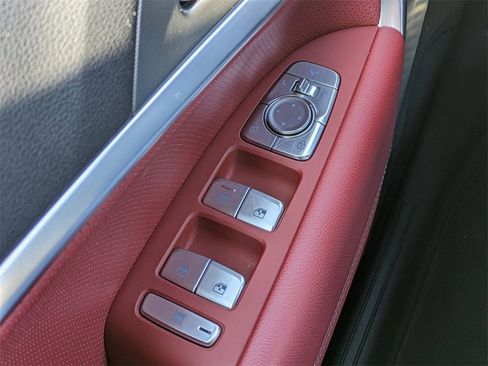 Used 2025 Genesis G70 2.5T w/ Sport Prestige Package image 24