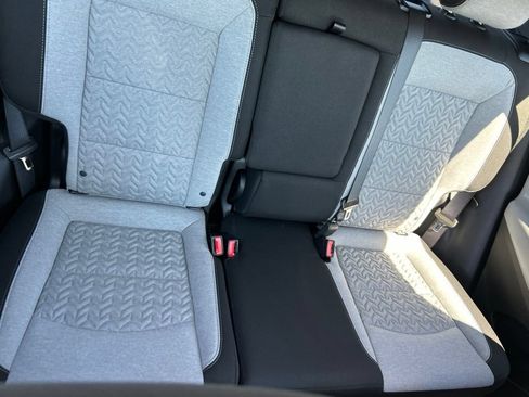 Used 2024 Chevrolet Equinox LS w/ LS Convenience Package AWD/4WD image 19