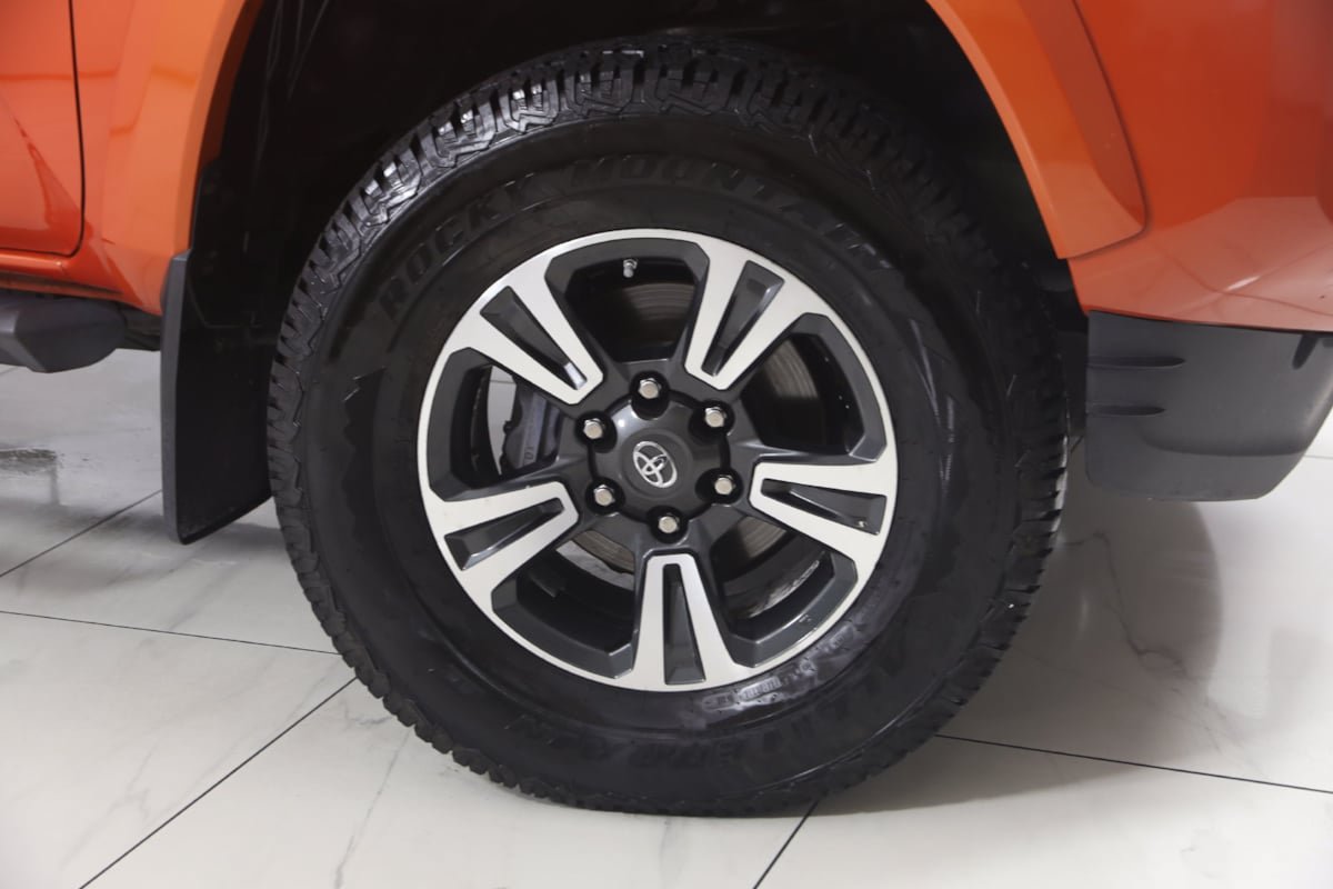 Used 2016 Toyota Tacoma TRD Sport w/ Towing Package AWD/4WD image 13