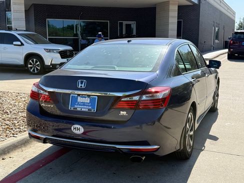 Certified 2017 Honda Accord EX image 5