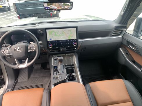 Used 2025 Lexus GX 550 w/ Accessory Package (2T) AWD/4WD image 10
