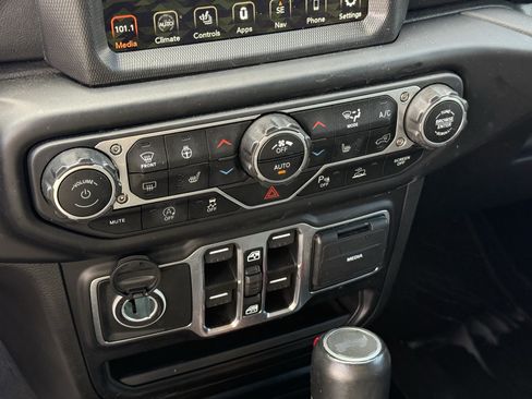 Used 2023 Jeep Wrangler Unlimited Sahara AWD/4WD image 23
