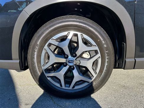 Used 2023 Subaru Forester Premium image 8