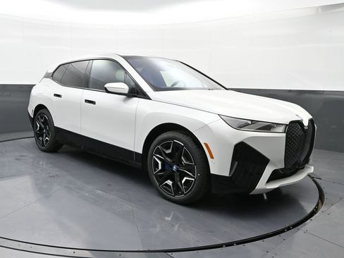 New 2025 BMW iX xDrive50 image 3