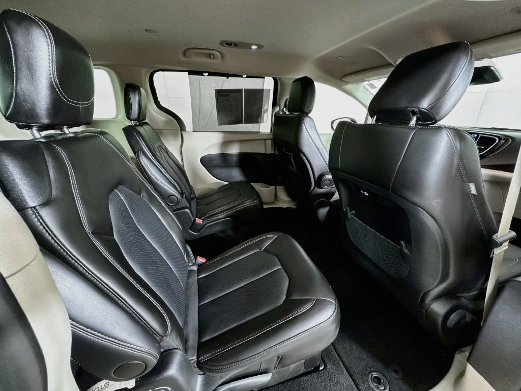 Used 2024 Chrysler Pacifica Touring-L FWD image 27