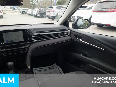 Used 2025 Toyota Camry LE image 18