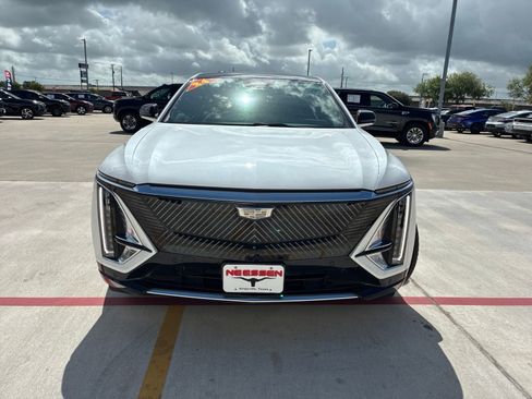 Used 2024 Cadillac Lyriq Luxury w/ LPO, Floor Liner Package AWD/4WD image 2
