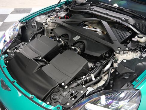 Used 2025 Aston Martin V8 Vantage Coupe image 52