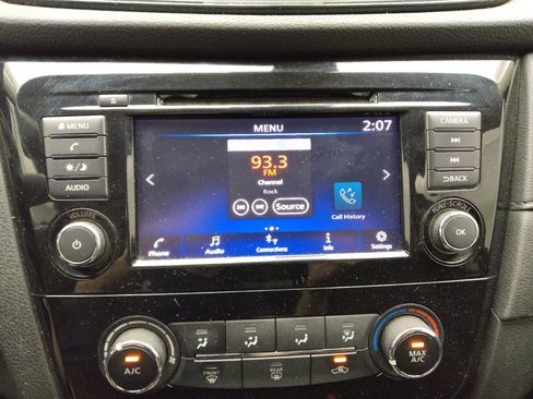 Used 2020 Nissan Rogue S FWD image 25