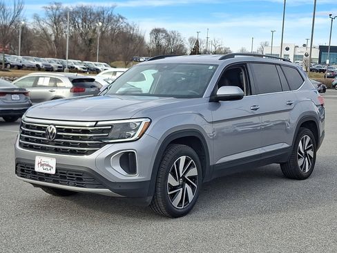 Used 2024 Volkswagen Atlas SE image 3