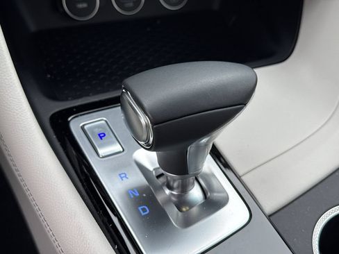 Used 2025 Genesis G70 2.5T RWD image 34