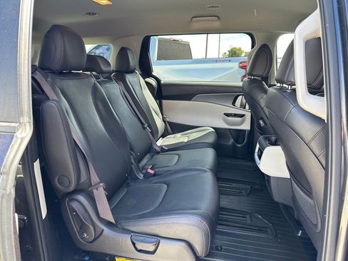 Used 2022 Kia Carnival LX FWD image 29