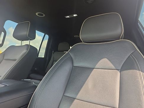 Used 2023 Chevrolet Suburban Premier AWD/4WD image 10