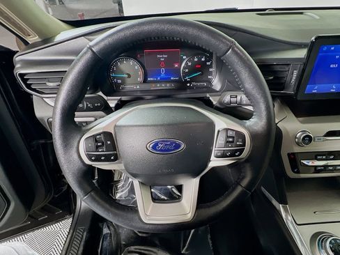 Used 2024 Ford Explorer XLT w/ Equipment Group 202A image 10