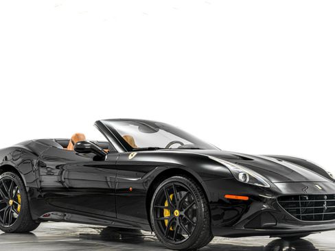 Used 2015 Ferrari California T image 32