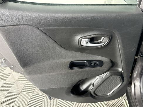 Used 2019 Jeep Renegade Sport w/ UConnect 7.0 Group AWD/4WD image 25