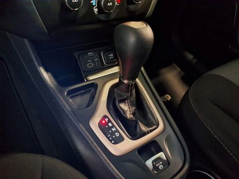 Used 2017 Jeep Cherokee Sport FWD image 22