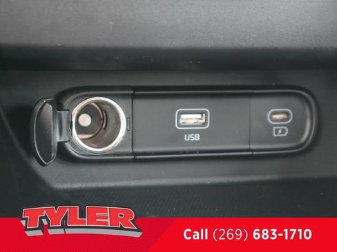 Used 2025 Kia Seltos S AWD/4WD image 30