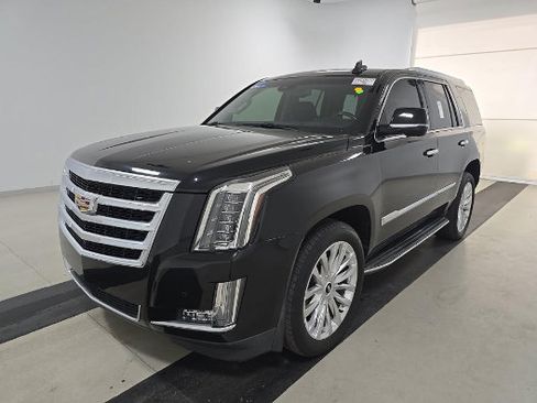 Used 2016 Cadillac Escalade Luxury RWD image 1