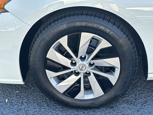 Used 2023 Nissan Altima 2.5 S image 13