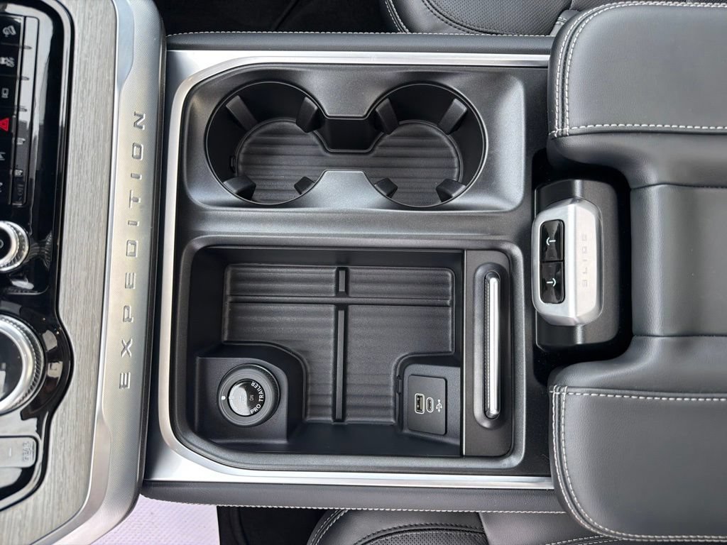 Used 2026 Ford Expedition Platinum w/ Driver's Package AWD/4WD image 88