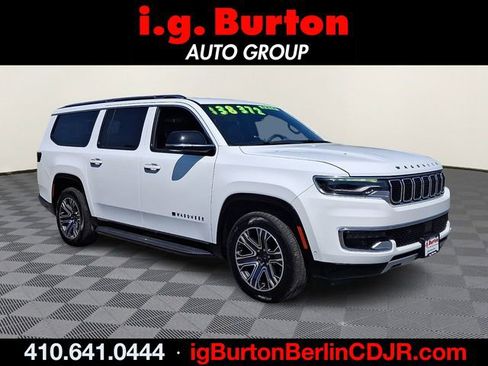 Used 2024 Jeep Wagoneer L Series II RWD image 1