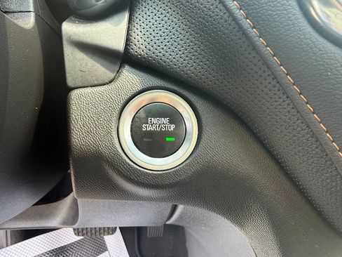 Used 2022 Chevrolet Equinox Premier FWD image 39