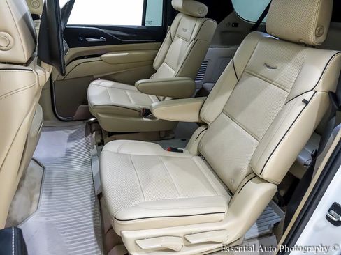 Used 2021 Cadillac Escalade ESV Premium Luxury w/ Driver Assist Tech Package image 16