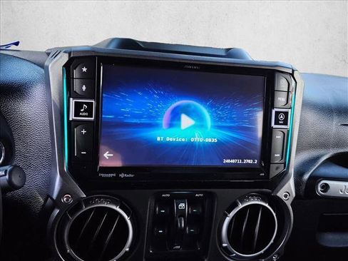 Used 2014 Jeep Wrangler Unlimited Rubicon w/ Connectivity Group AWD/4WD image 17