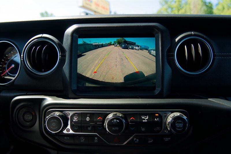 Used 2019 Jeep Wrangler Unlimited Sahara AWD/4WD image 30