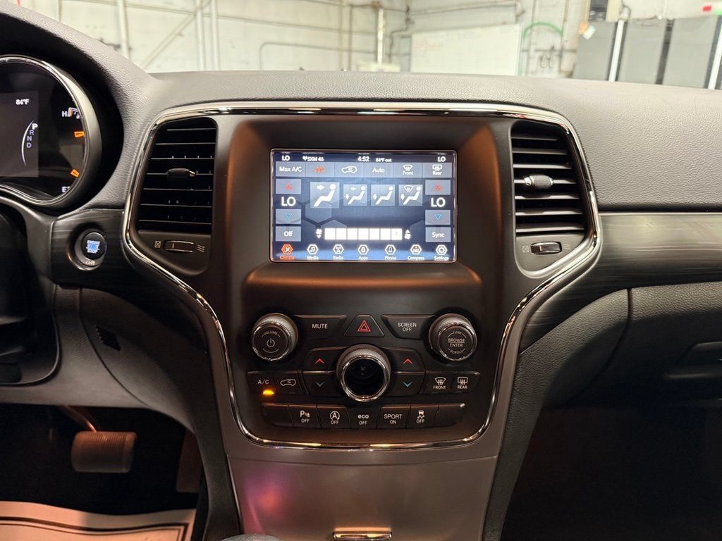 Certified 2020 Jeep Grand Cherokee Laredo AWD/4WD image 10