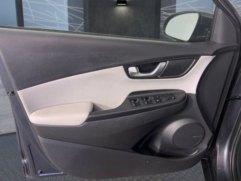 Used 2022 Hyundai Kona Limited AWD/4WD image 20