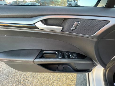 Used 2013 Ford Fusion SE image 10