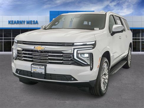 New 2025 Chevrolet Suburban Premier image 3