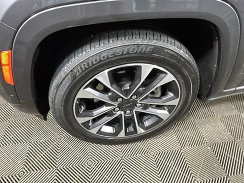 Used 2023 Jeep Grand Cherokee Overland AWD/4WD image 10