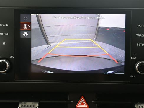 Used 2023 Kia Sportage LX image 16