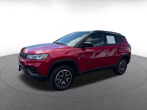 Used 2025 Jeep Compass Trailhawk AWD/4WD image 7